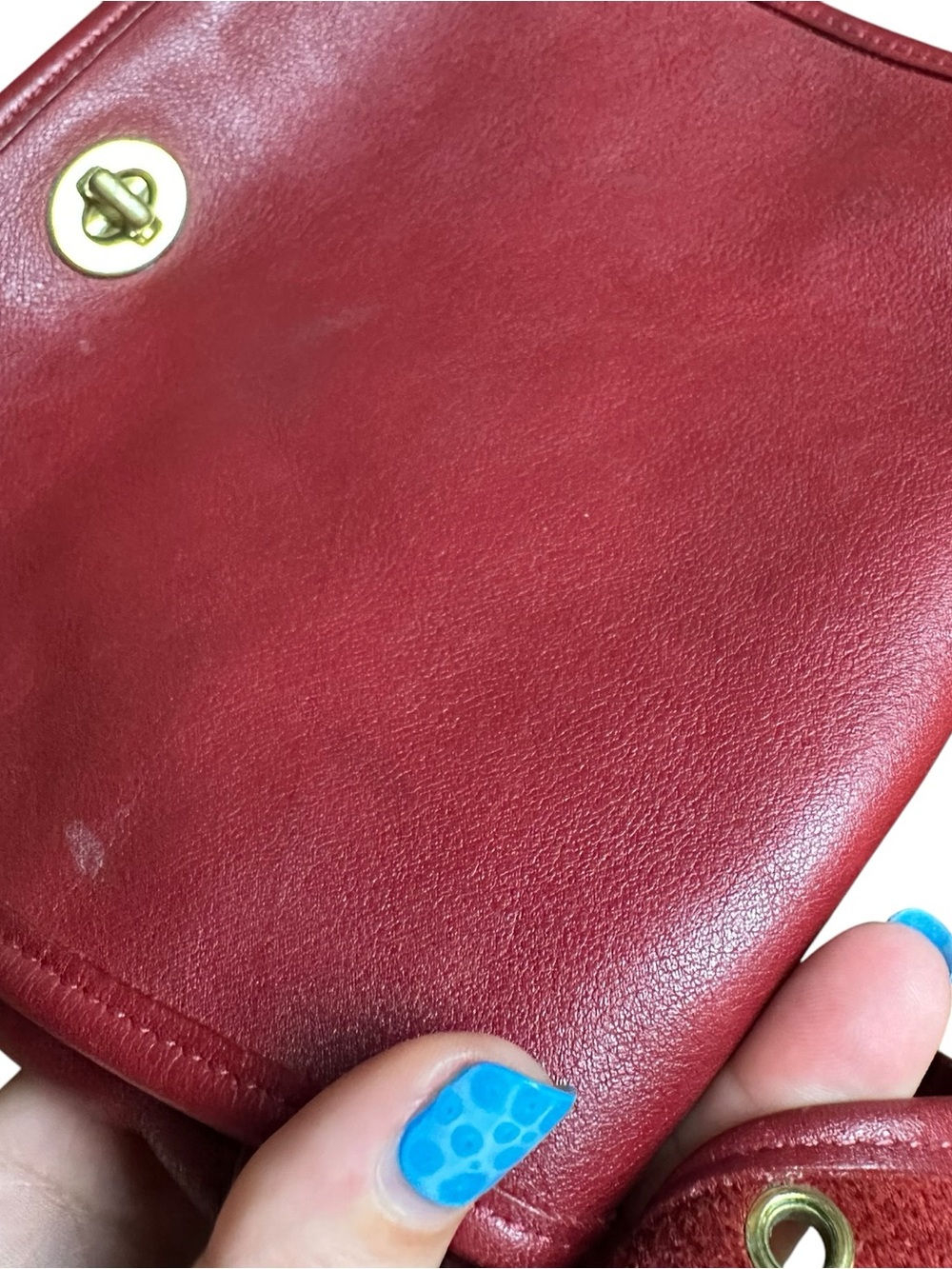 Vintage Coach Legacy  Companion Flap
#9715 Turn Lock, Crossbody, Red/Bordeaux - Picture 3 of 16